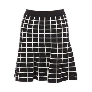 🌺 Ann Taylor Factory Grid Line Stretchy Flare Mini Skirt Size S Petite